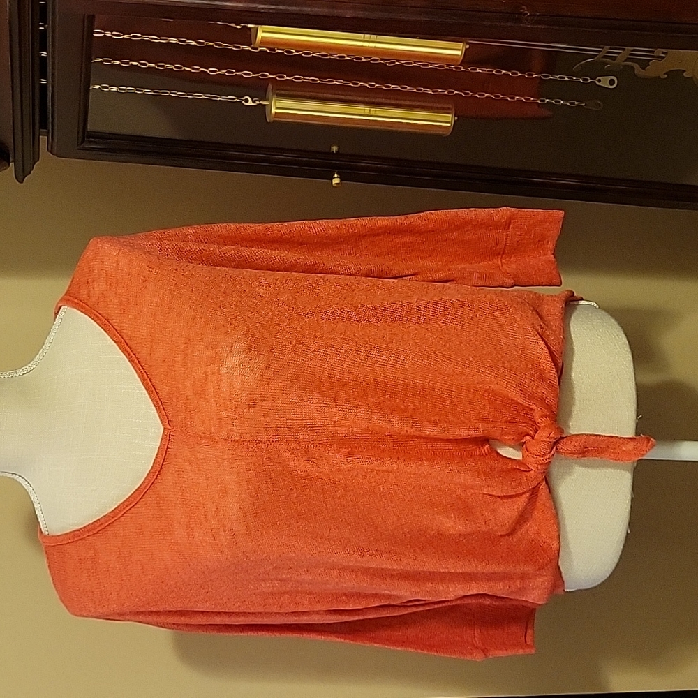 NEW DIRECTIONS coral top lace trim in back Vneck 3/4 sleeve polyester Large EUC…